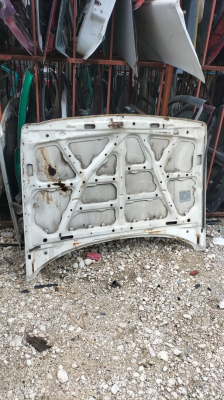 88 Mitsubishi Lancer kaput