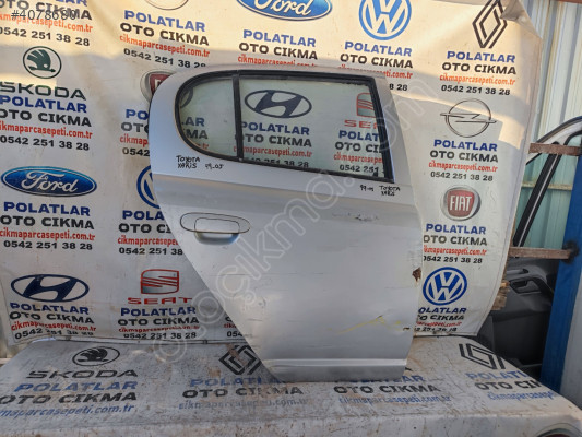 Toyota Yaris sağ arka kapı