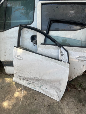 Volkswagen Polo Sağ Ön Kapı İç Malzemeleri