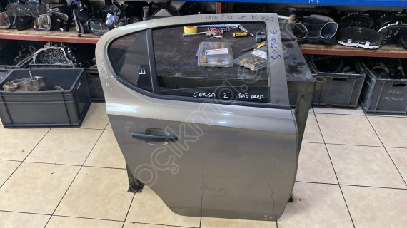 OPEL CORSA  E SAĞ ARKA KAPI