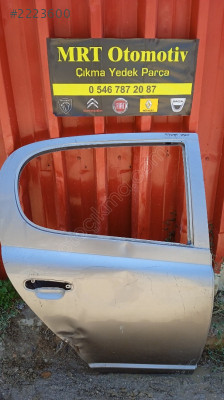 Toyota Yaris sağ arka kapı