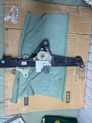 RENAULT CLİO 5 SAĞ ÖN CAM KRİKOSU