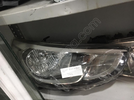 Hyundai Accent Blue İçin Sağ Ön Far - Oto Çıkma Parçaları