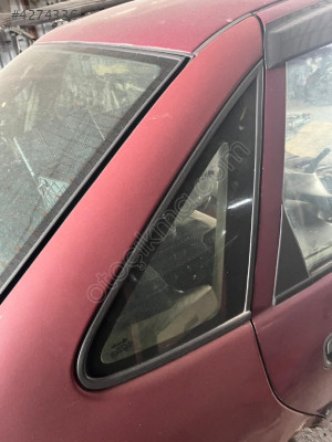 Opel Vectra A kasa sağ arka kelebek cam