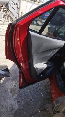 Peugeot 2008 sol arka kapı 2024