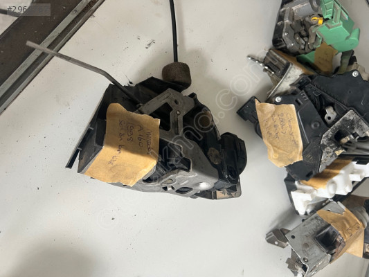 MERCEDES W168 A160 sol ön kapı kilidi