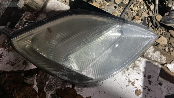 FORD FİESTA SAĞ FAR