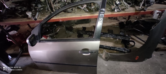 FORD FİESTA SOL ÖN KAPI