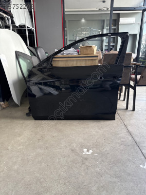 Superb 2024 25 sol ön kapı siyah hatasız boyasız