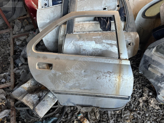 Peugeot 406 sağ arka kapı çıkma