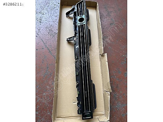 3G0858416A Passat B8 2014- 2021 Kalerifer Izgarası