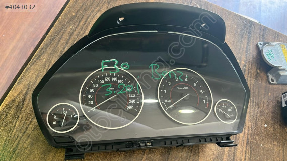 BMW F30 GÖSTERGE SAATİ BENZİNLİ OTO FEDAİ