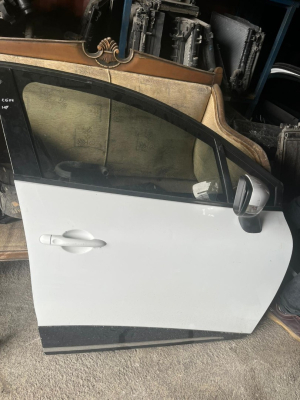 RENAULT CLİO4 SAĞ ÖN KAPI OTO FEDAİ