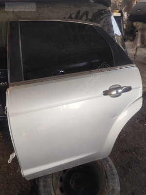 2010 focus sol arka kapı