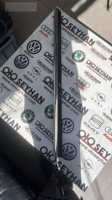 3G0854940E Volkswagen Passat b8.5 b8 sağ ön kapı dış bandı