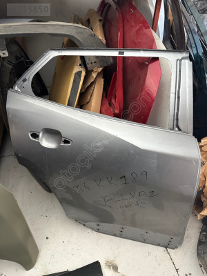 Peugeot 2008 sağ arka kapı