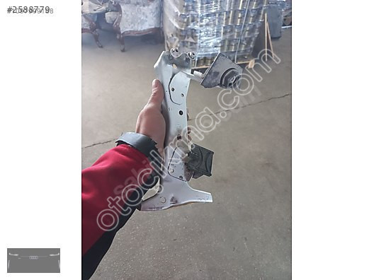 8V0821136 audi a3 VAG ön sağ çamurluk montaj braketi Tekinle