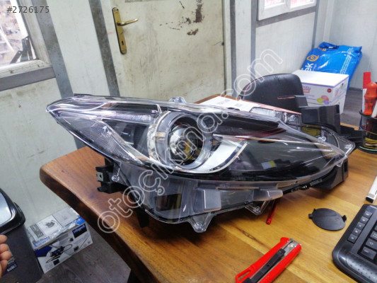 Mazda 3 Sağ Far Zenonlu