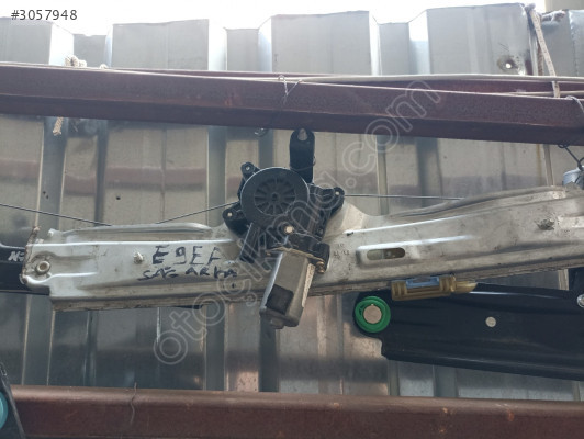 Fiat egea sağ arka cam motoru ve kirikosu