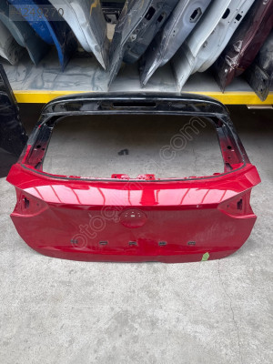 Opel Corsa  bagaj kapağı son kasa kırmızı renk