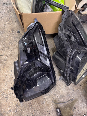 Courier sağ far ledli