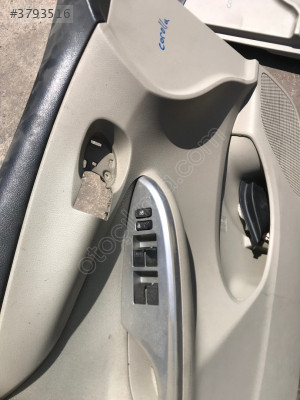 Toyota Corolla Sol Ön Cam Düğmesi