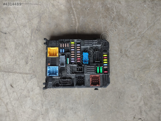 98328806 Opel combo E Sigorta taplası