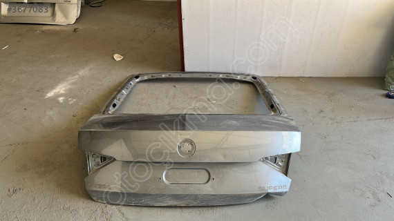 Skoda süperb bagaj kapağı