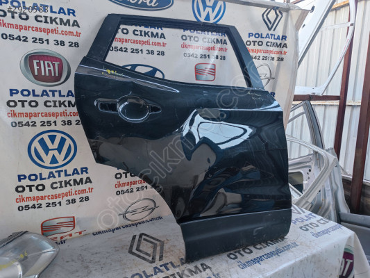 Nissan Qashqai sağ arka kapı Orjinal göçük hasarlı 2010-2017