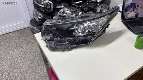 TOYOTA AURİS SOL FAR ORJİNAL ÇIKMA