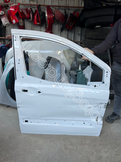 Ford coruıer ön sağ kapı çıkma orjınal