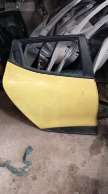 Clio 4 sağ arka kapı