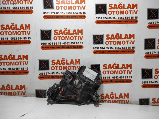 PORSCHE CAYENNE 2005 ÇIKMA SAĞ FAR MONTAJ BRAKETİ