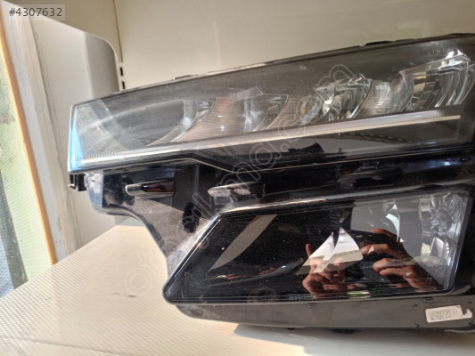 SKODA KAROG SOL ÖN FAR FULLET 2025