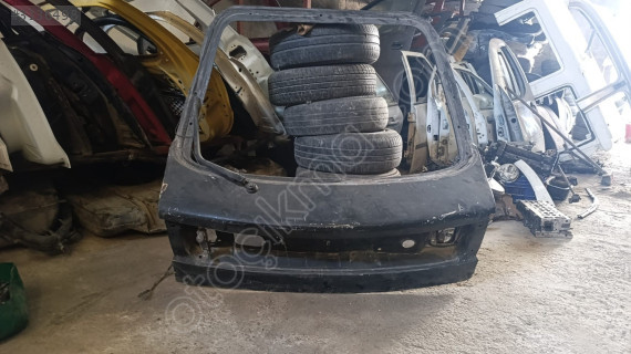 Renault Laguna 1 Modeli İçin Arka Bagaj Kapağı