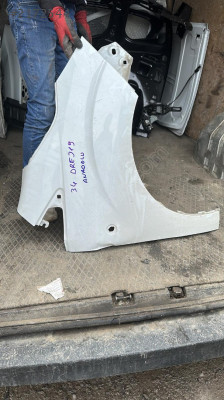 FORD COURİER SAĞ ÖN ÇAMURLUK ORJİNAL ÇIKMA