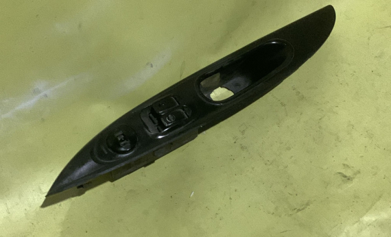 hyundai starex sağ ön cam düğmesi