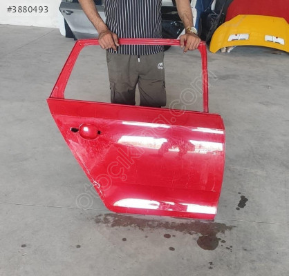 SKODA RAPİD KIRMIZI SAĞ ARKA KAPI ORJINAL