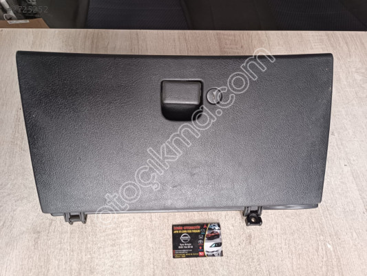 Nissan Laurel Altima Orjinal Torpido Kapağı & Kilidi 1989-1992