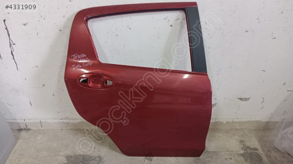 2015 toyota yaris sag arka kapi