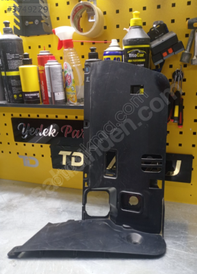 BMW E60 TORPİDO ALT BAKALİTİ