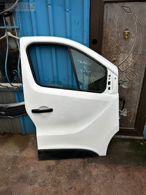 2020 trafic 3 sağ ön kapı dolu