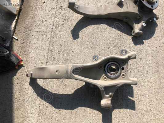 VOLVO XC60 XC 90 SOL ÖN TAŞIYICI 32298139