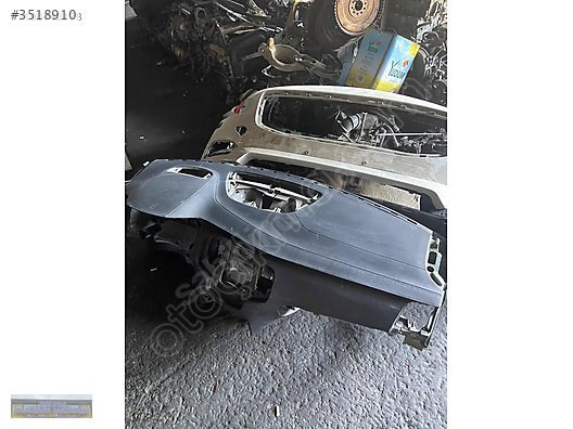 Volvo XC40 Göğüs Komple