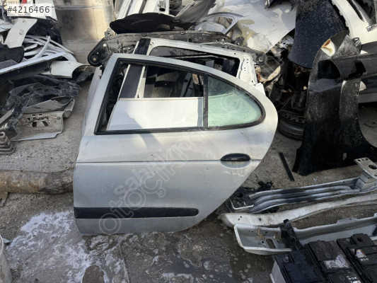 Megan 1 sol arka kapı