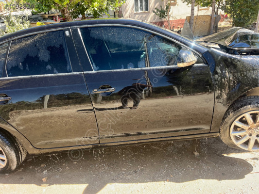 Volkswagen jetta sağ ön kapı