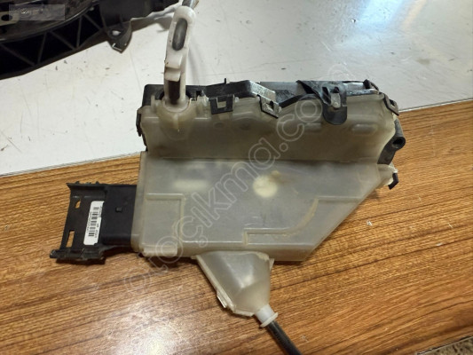 2020-2024 PEJO RİFTER OPEL COMBO SAĞ ÖN KAPI KİLİDİ ORJ ÇIKMA