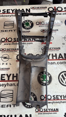 5K0863243C vw golf 6 orta konsol .