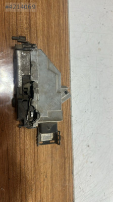 CİTROEN C4 PEJO 301 SAĞ ÖN KAPI KİLİDİ ORJ ÇIKMA