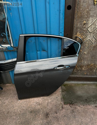 EGEA SOL ARKA KAPI HATASIZ BOYASIZ ORJİNAL ÇIKMAA PARÇAA